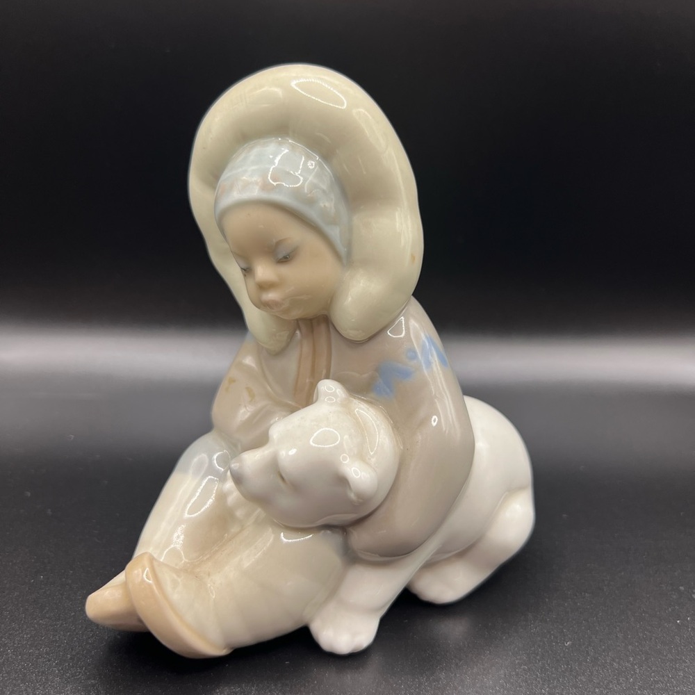 Lladro Eskimo Playing Polar Bear Inuit Office Collectible Figurines Style L1195G